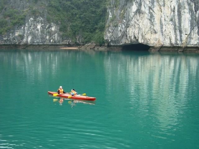 10-Kayaking-Dark-Cave.jpg