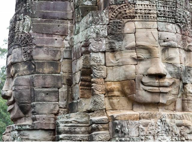 16__Bayon_Temple_at_Angkor_Thom.jpg