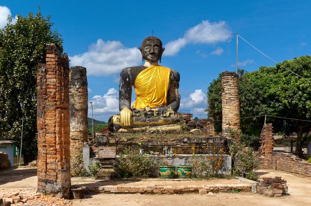 3__Xieng_Khoauang_-_Wat_Phia_Wat1.jpg