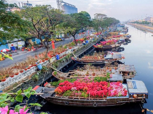 640x480_Saigon_8-_Flower_boat-min5.jpg