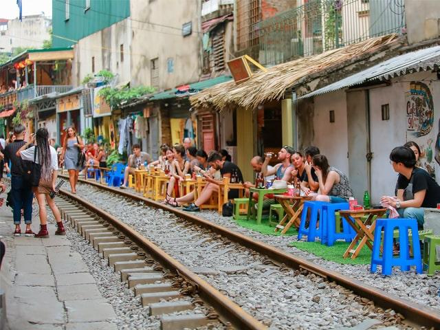 640x480_Train_railway_hanoi_cafe-min1.jpg