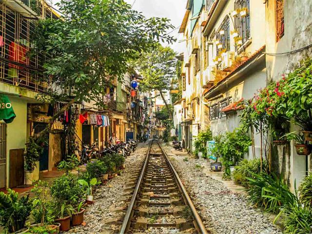 640x480_hanoi-train-street.jpg