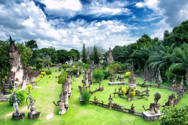 6__vientiane-buddha-park1.jpg