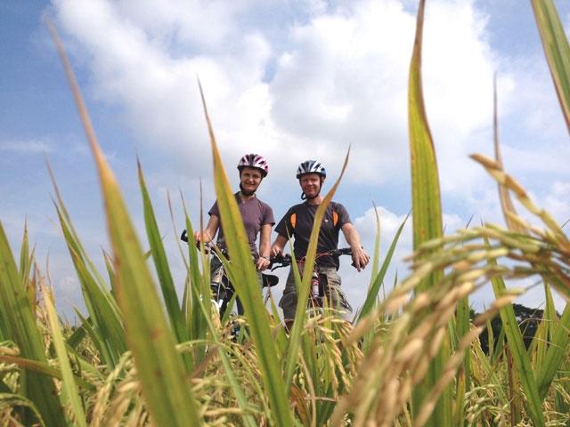 Biking_in_Mekong2.jpg