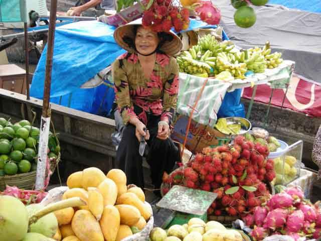 Cai_Rang_floating_market.jpg