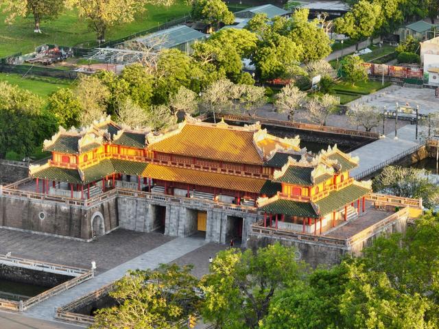 Dai-Noi-Hue-nhin-tu-tren-cao-1.jpg