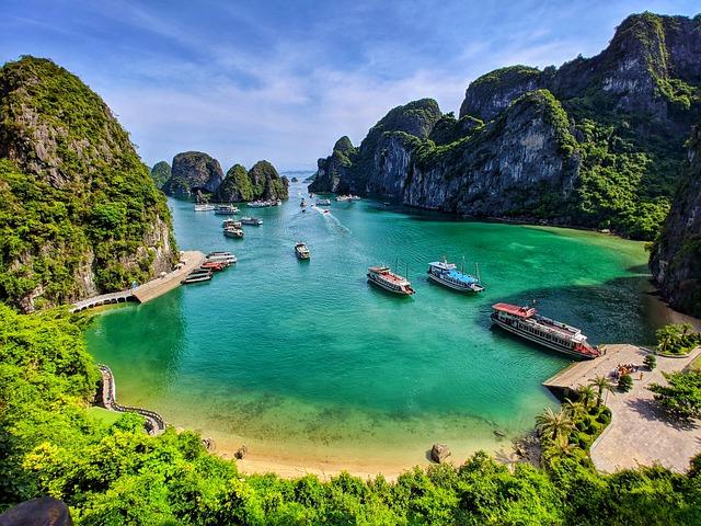 Halong-beach1-1.jpg
