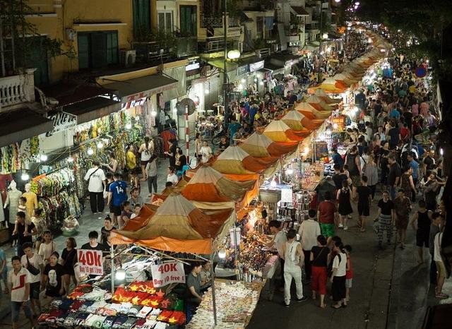Hanoi-Old-Quarter-Night-Market.jpg