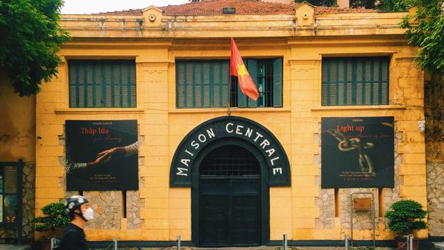 Hoa-Lo-Prison-Hanoi-thumb-1.jpg