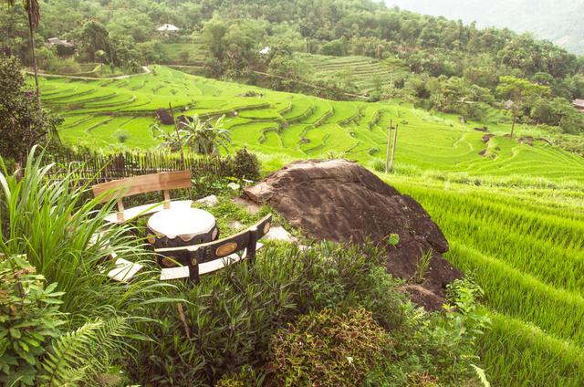 Puluong_retreat_Vietnam_public_area1.jpg