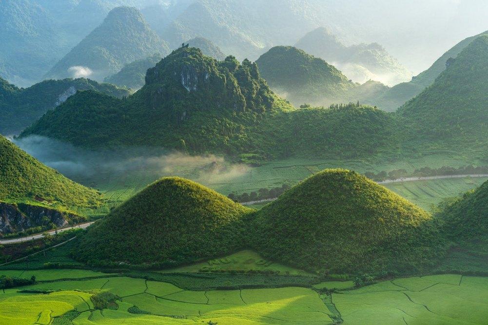 Quan-Bas-Twin-Mountain.jpg