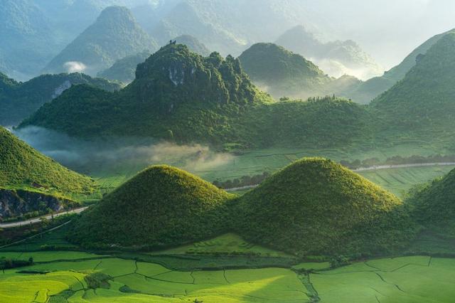 Quan-Bas-Twin-Mountain.jpg