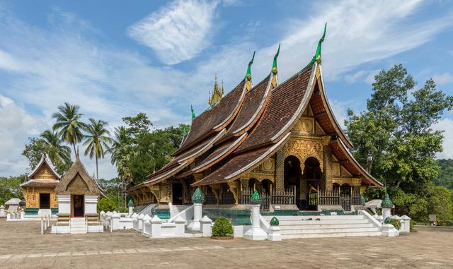 Temple_Wat_Xieng_Thong_-_Luang_Prabang_.jpg