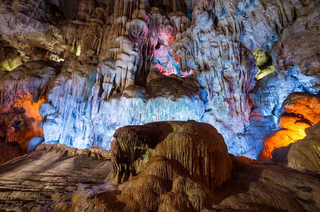 Thien Cung cave.jpg