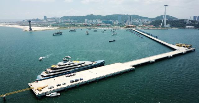 cảng hạ long.jpg