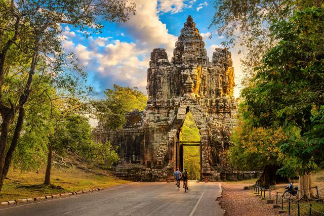 cambodia - Angkor Thom South Gate.jpg