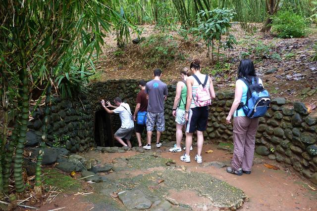 cu chi tunnel 2-1.jpg