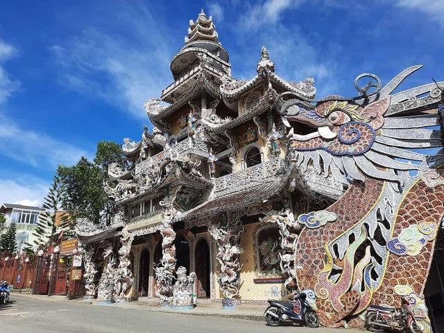 feature linh phuoc pagoda.jpg