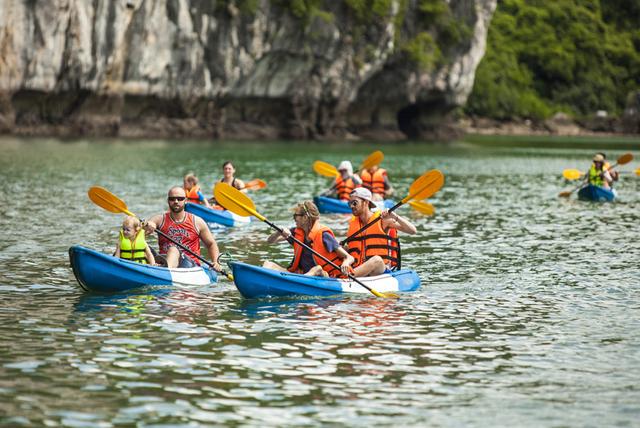 halong bay kayaking.jpg