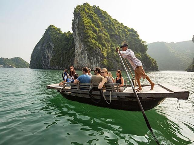 halong boat ride-1.jpg