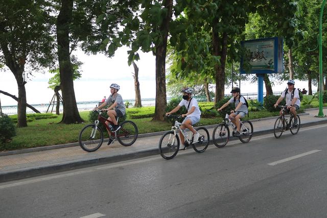 hanoi cycling.jpg