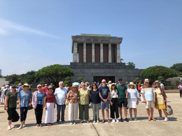 hcm mausoleum photo taking-1.jpg