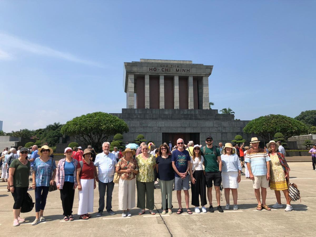 hcm mausoleum photo taking.jpg