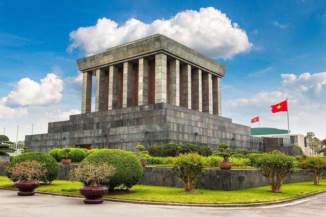 ho-chi-minh-mausoleum-thumb_1662726979.jpg