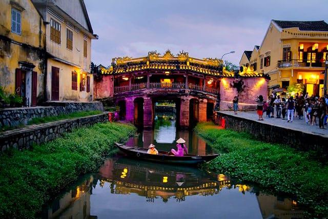 hoi an japanese bridge.jpg