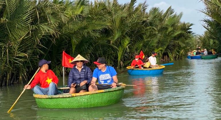 hoi-an-bamboo-basket-boat--2.jpg