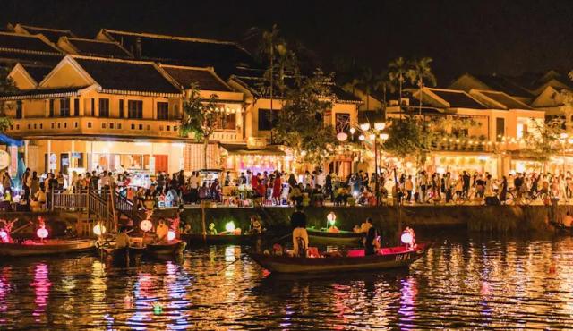 hoi-an-nightlife.webp
