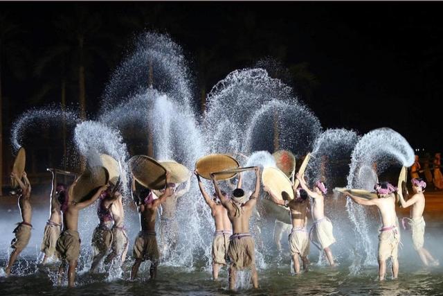 hoian memories show.jpg