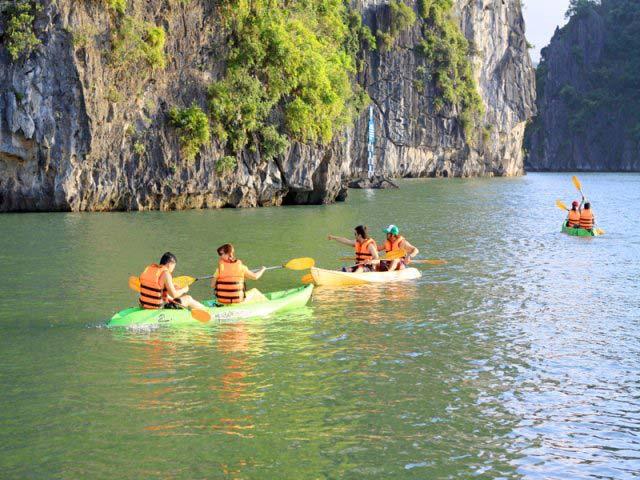 kayak-halong-bay23.jpg