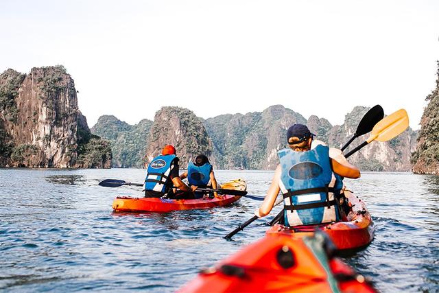 kayaking-halong-bay-.jpg