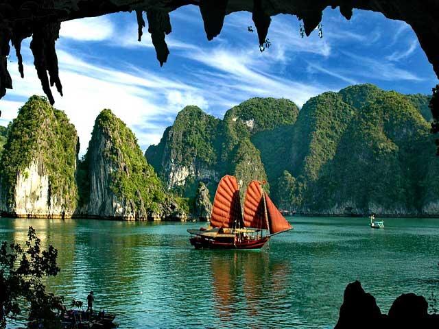 kayaking-in-halong-bay-6.jpg