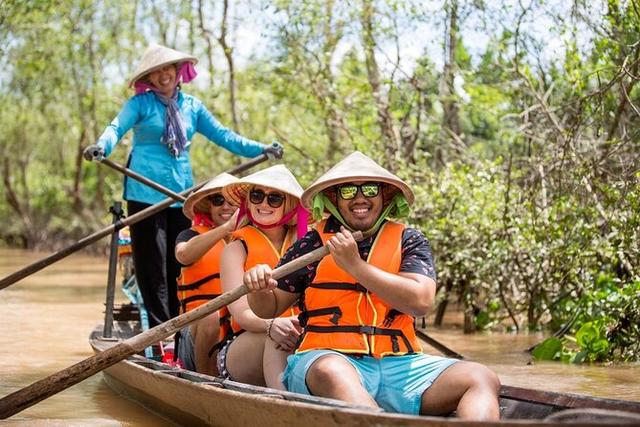 mekong delta boat tour-1.jpg