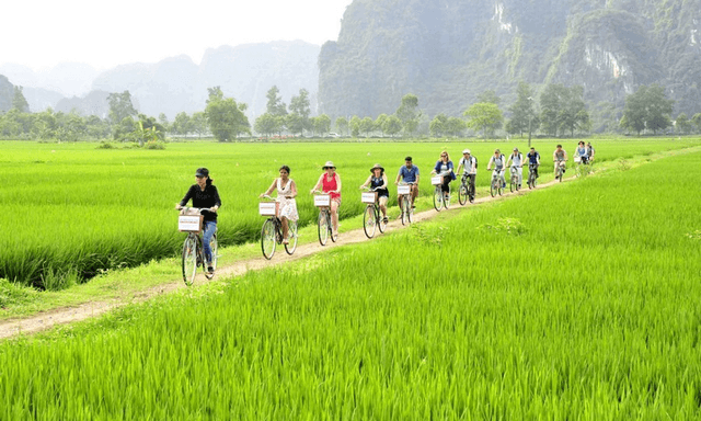 ninh bình school trip biking.png
