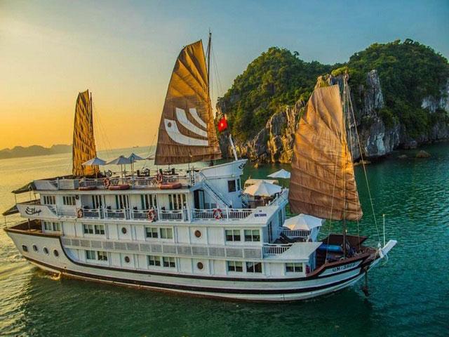 overnight_junk_boat_halong.jpg