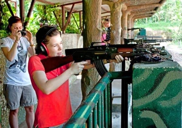 real-gun-at-Cu-Chi-Tunnels-2.jpg