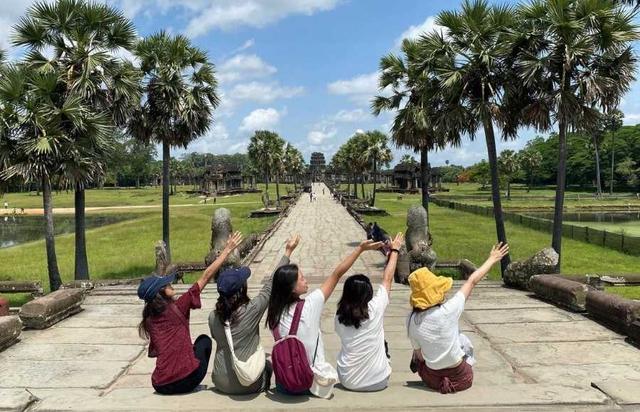 siem reap traveling.jpg