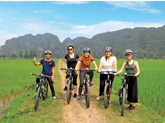 Day Tour To Hoa Lu And Trang An