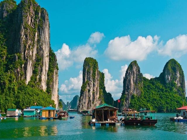 Hanoi - Halong - Hanoi 4 Days (Overnight Cruise)