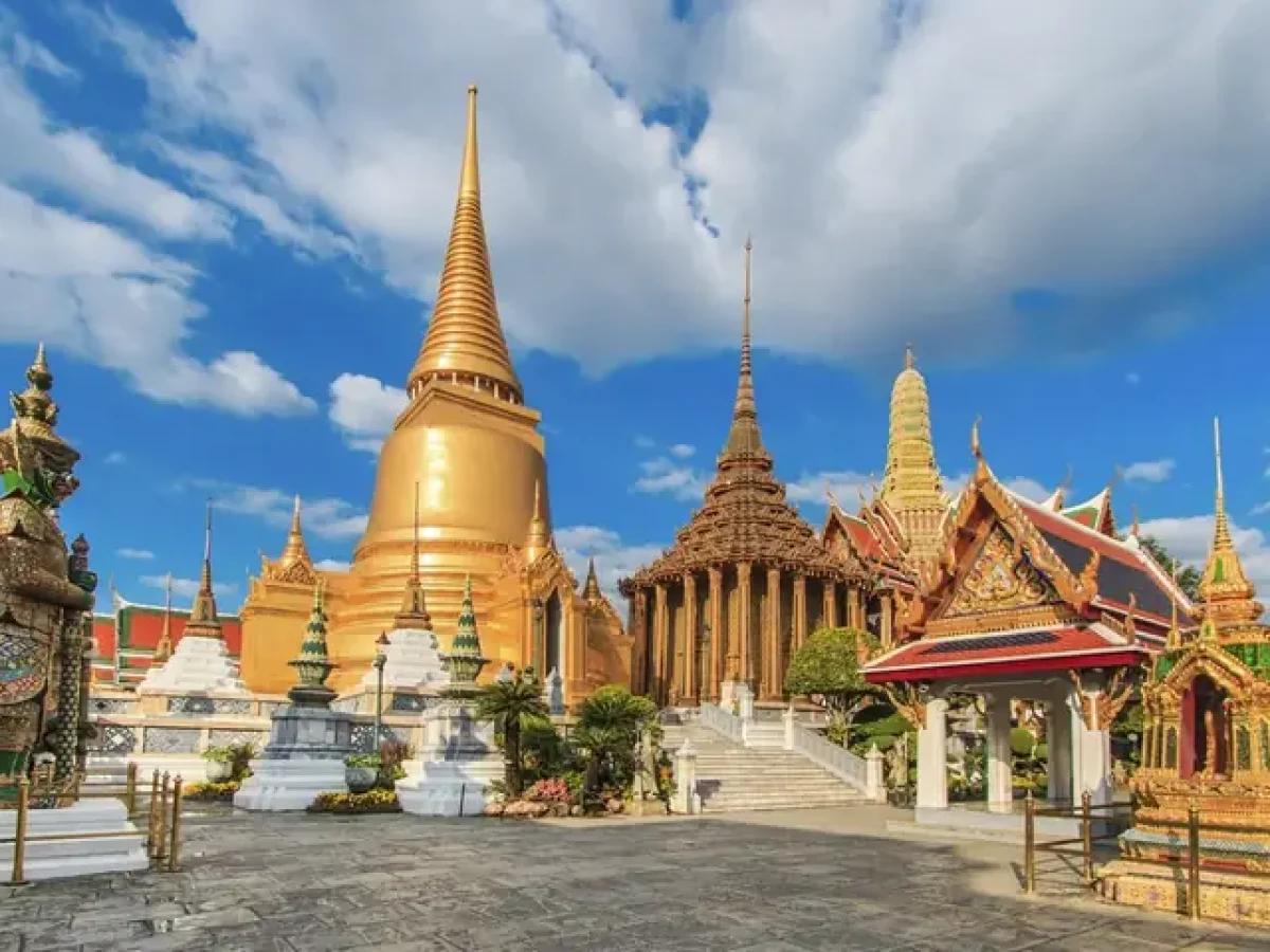 chua-phat-ngoc-wat-phra-kaew-5f3abf-1200x900-1.webp