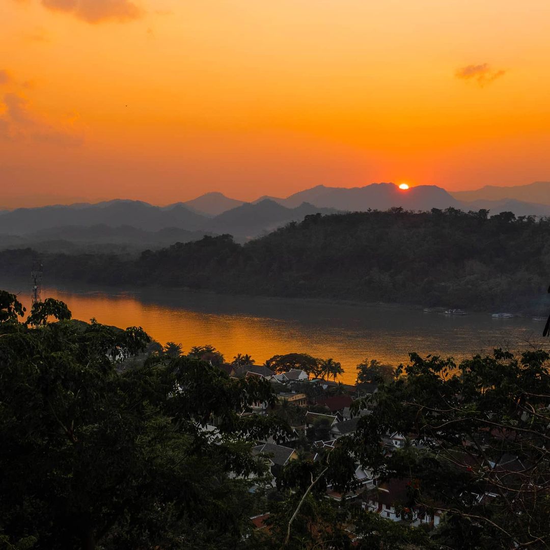 Sunset on Mount Phu Si