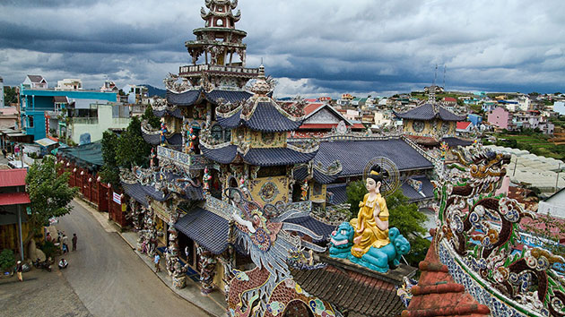 Linh Phuoc Pagoda is a beautiful Buddhist shrine in Da Lat