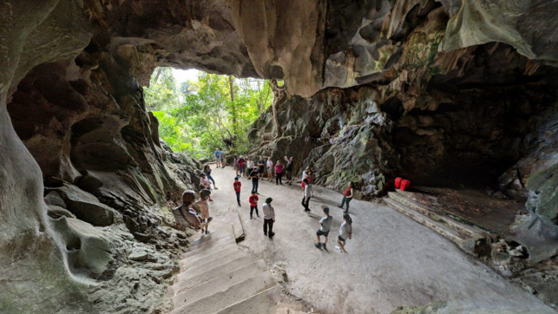 Trung Trang Cave in Cat Ba island