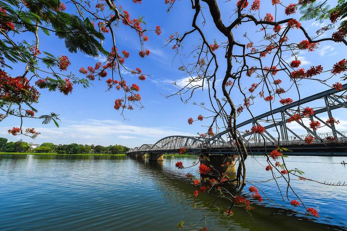 Trang Tien Bridge crosses the Perfume River