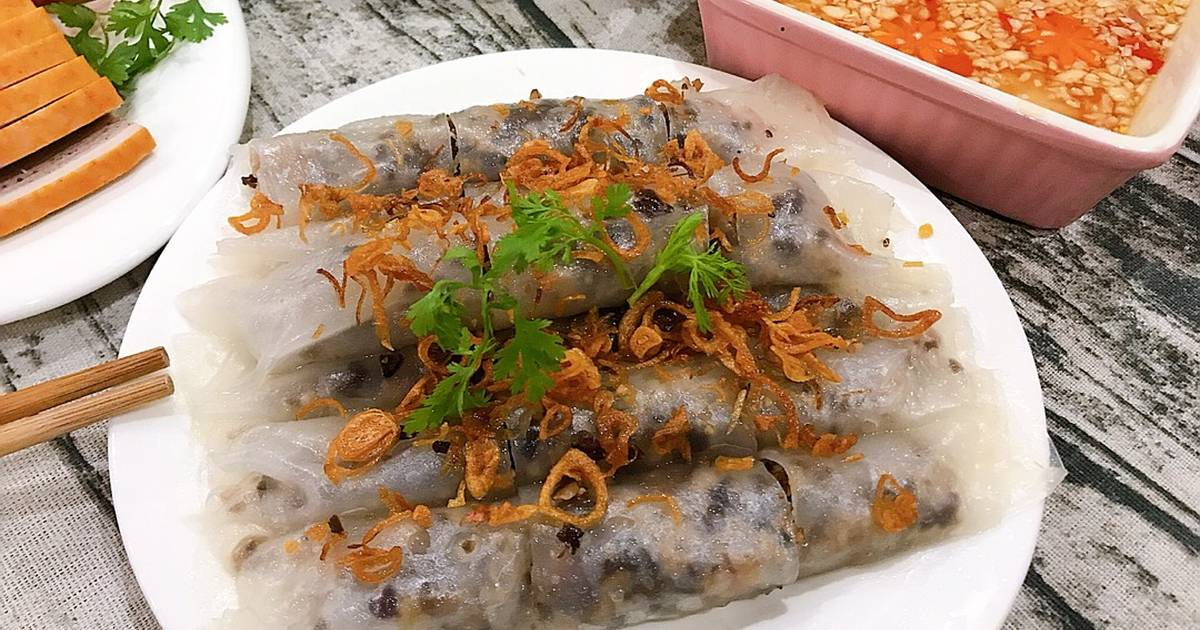 Vietnamese steamed rice rolls - Top 10 best meals in the world