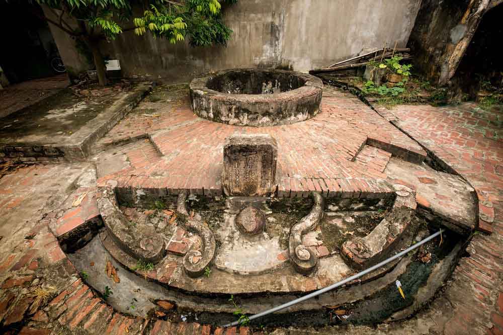 Duong-Lam-village-the-common-well-3land