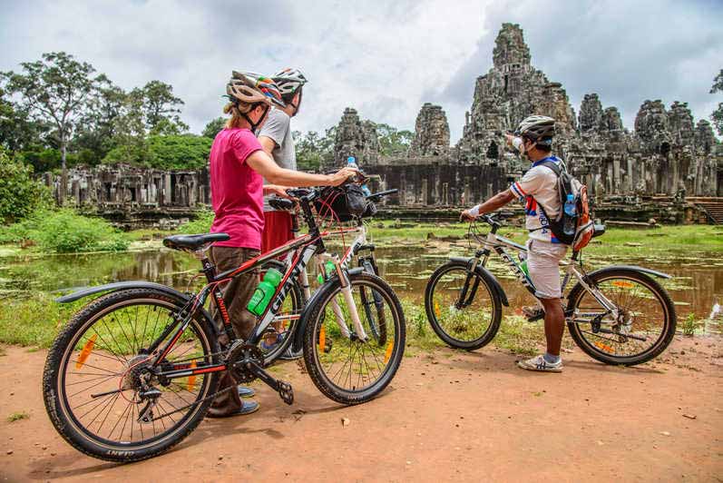 Cycling to discover Angkor Wat with your children
